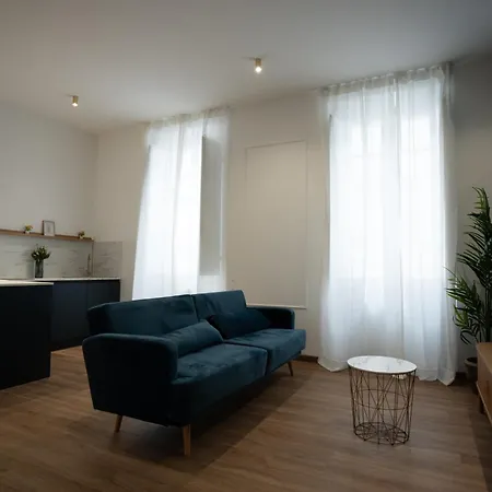 Gli Occhi Di Carolina - Palazzo Carolina