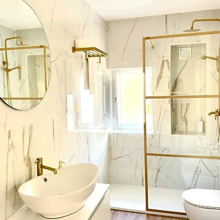 Gli Occhi Di Carolina - Palazzo Carolina