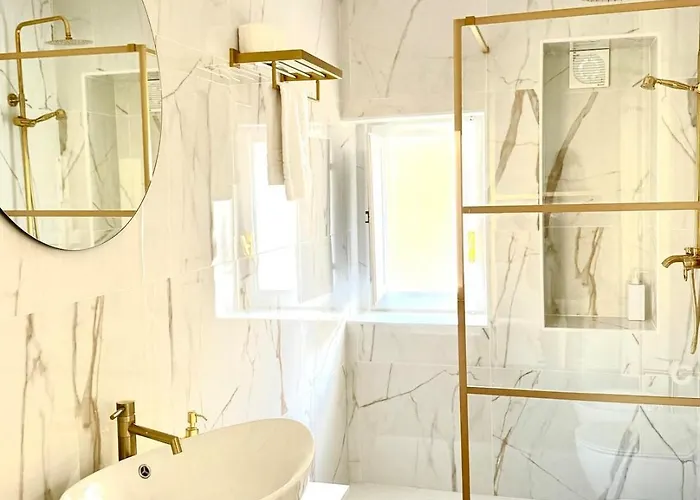 Gli Occhi Di Carolina - Palazzo Carolina