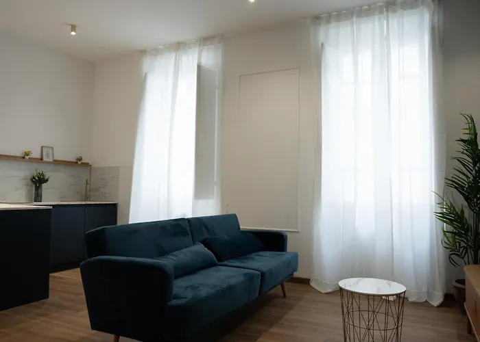 Gli Occhi Di Carolina - Palazzo Carolina